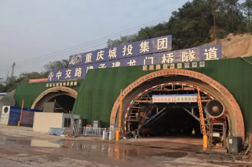 江长项目晏家隧道龙门桥隧道进入二衬施工阶段(图1)